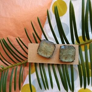 🪺 PREPPY CORE 🪺 VTG foiled glass 1/2" faceted square studs, MCM Vibes